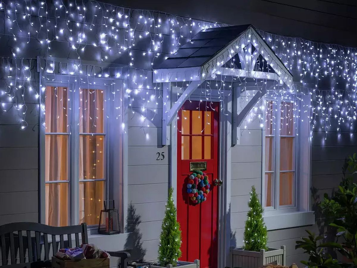 elegant and pretty christmas lights add festive feeling to homes inside where outdoor christmas lights may be hung crossword Elegant And Pretty' Christmas Lights 'Add Festive Feeling To Homes inside Where Outdoor Christmas Lights May Be Hung Crossword